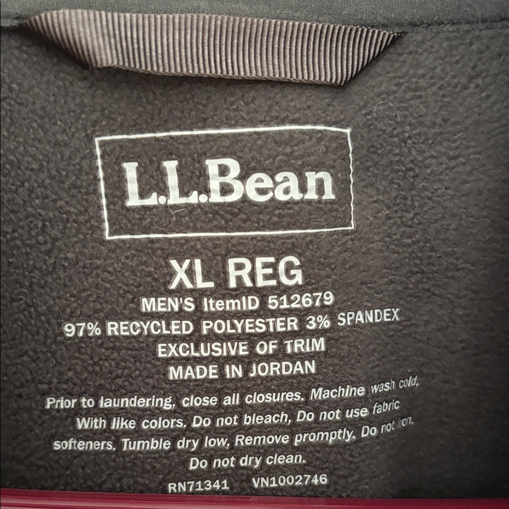 L.L. Bean Men's Dark Grey Lightweight Softshell Jacket - Picture 2 of 5